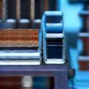 반도체 웨이퍼 척과 정교한 금속 지그 클로즈업